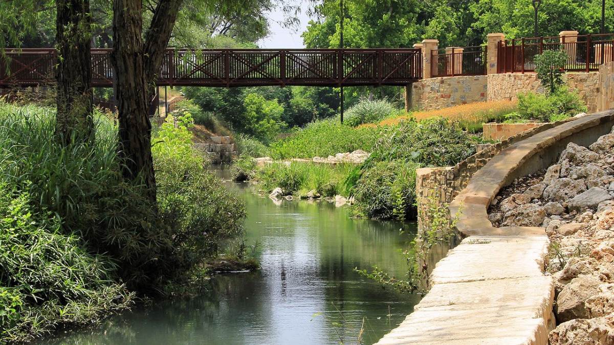 Record-Breaking Pecans and Tons of History in Seguin, Texas ...